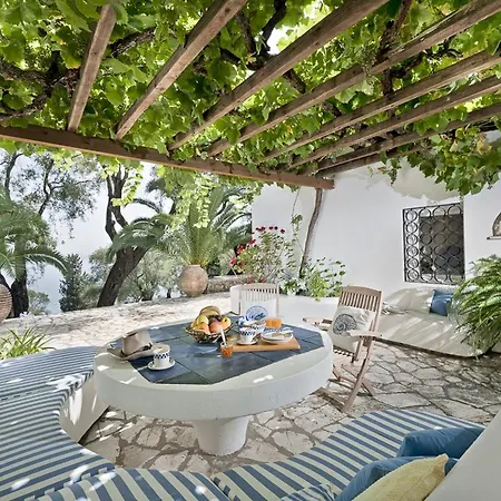 Villa Sleeps 8 With Pool And Air Con