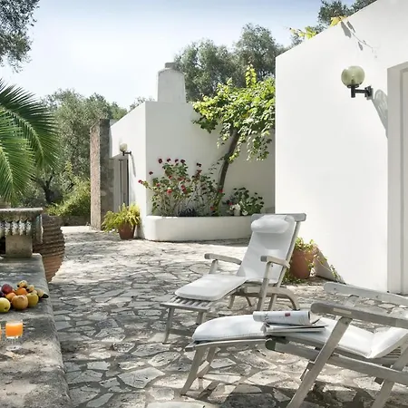 Sleeps 8 With Pool And Air Con * Chlomos