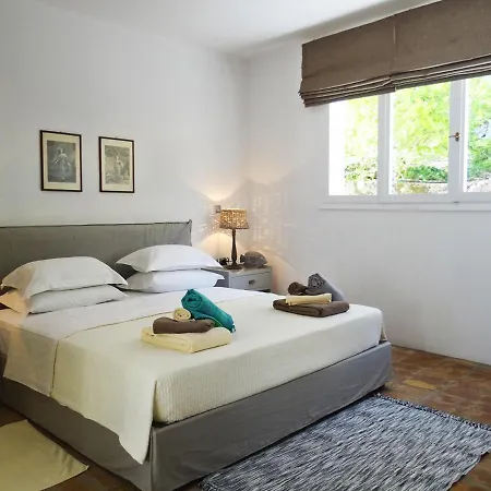 Sleeps 8 With Pool And Air Con Villa