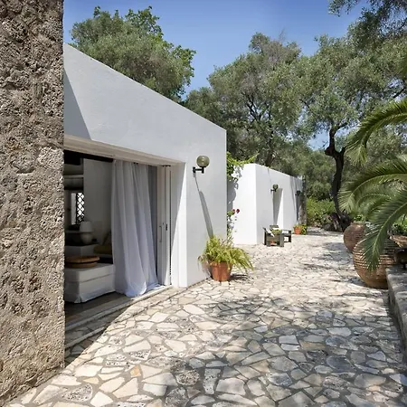Villa Sleeps 8 With Pool And Air Con *