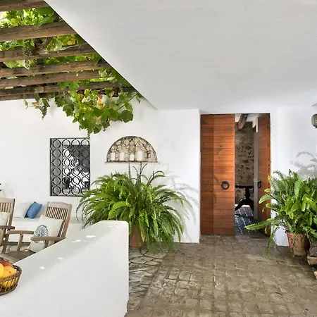 Sleeps 8 With Pool And Air Con *