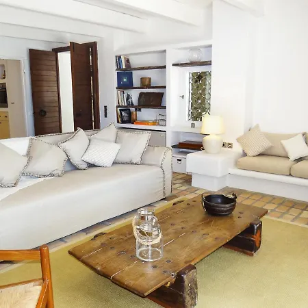 Villa Sleeps 8 With Pool And Air Con Chlomos