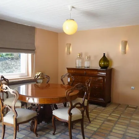 Sleeps 8 With Pool And Air Con * Chlomos